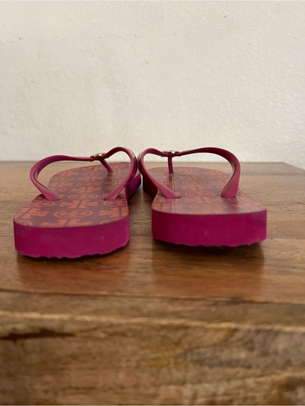 Tory Burch Flip Flops in Party Fuschia Traveler Square 650 Size 9M - Picture 6 of 10